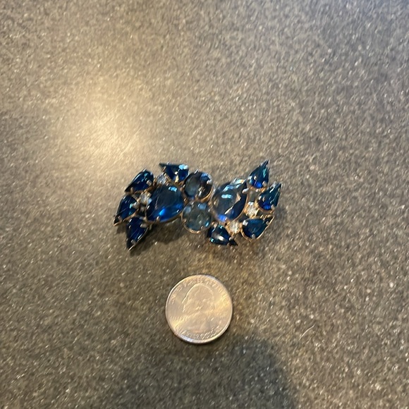 Vintage Blue Pear Rhinestone Wave Bar Geometric Brooch Silver tones - Picture 3 of 3